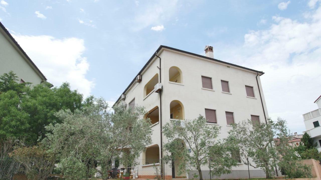 Studio apartman Erika Liznjan Bagian luar foto