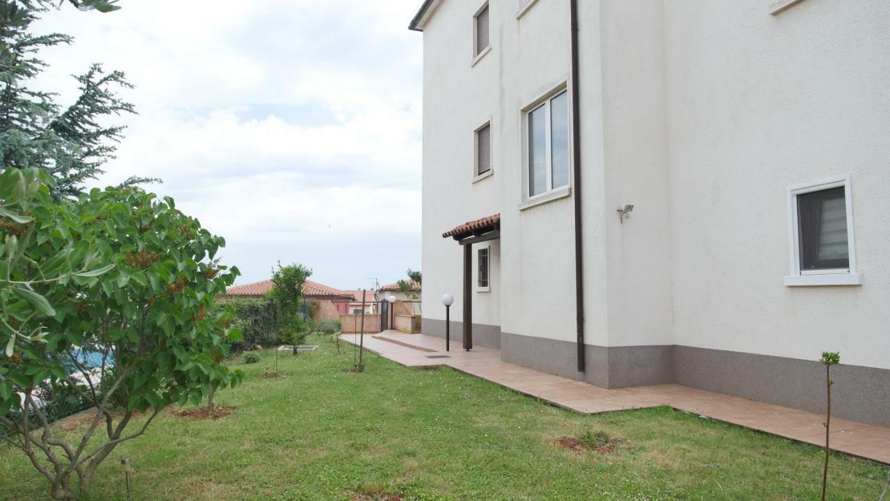 Studio apartman Erika Liznjan Bagian luar foto